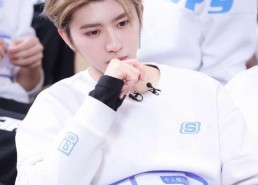 蔡徐坤娱乐吃瓜图片高清,高清图片揭秘明星幕后生活